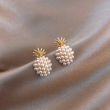 Load image into Gallery viewer, Pearl pineapple earrings