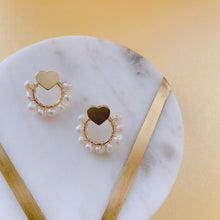 Load image into Gallery viewer, Gold mini hoop pearl hearts earrings