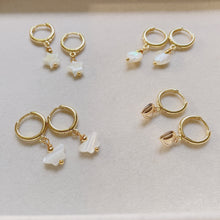 Load image into Gallery viewer, Tiny hoop gold earrings