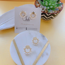 Load image into Gallery viewer, Gold mini hoop pearl hearts earrings