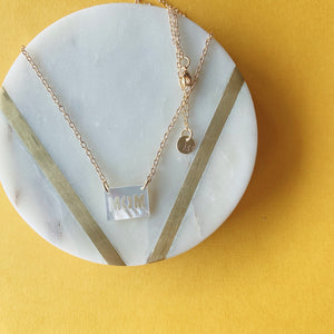 MOM pendant  shell necklace