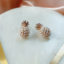 Load image into Gallery viewer, Pearl pineapple earrings