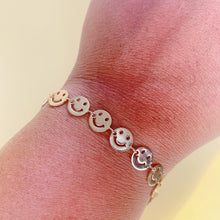 Load image into Gallery viewer, Smiley face enamel  chain bracelets