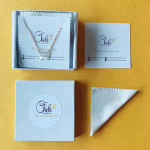 MOM pendant  shell necklace