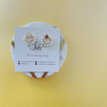 Load image into Gallery viewer, Gold mini hoop pearl hearts earrings