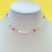 Load image into Gallery viewer, Smiley face pearl necklace
