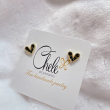 Load image into Gallery viewer, Microzirconia heart earrings