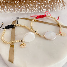Load image into Gallery viewer, Gold beaded pearl bracelet