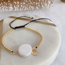 Load image into Gallery viewer, Gold beaded pearl bracelet