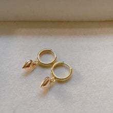 Load image into Gallery viewer, Tiny hoop gold earrings