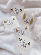 Load image into Gallery viewer, Microzirconia heart earrings