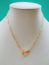Load image into Gallery viewer, Paper clip  gold necklace