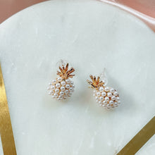 Load image into Gallery viewer, Pearl pineapple earrings