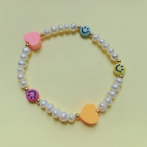 Smiley face pearl  stretchy bracelets