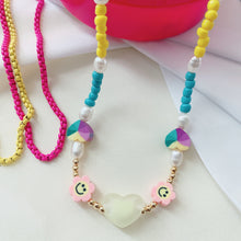 Load image into Gallery viewer, Smiley face pearl necklace