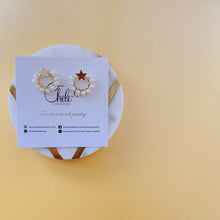 Load image into Gallery viewer, Gold mini hoop pearl hearts earrings