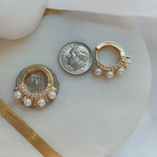 Load image into Gallery viewer, Mini hoop sterling silver Style Dragon Tail Shape Keel With Pearl