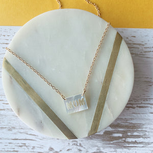 MOM pendant  shell necklace