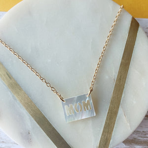 MOM pendant  shell necklace