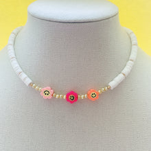 Load image into Gallery viewer, Smiley face pearl necklace