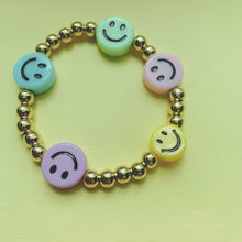 Load image into Gallery viewer, Smiley face pearl  stretchy bracelets
