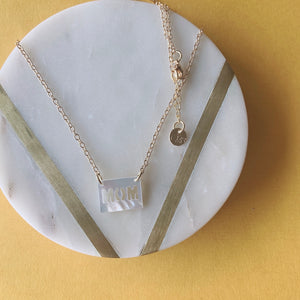 MOM pendant  shell necklace