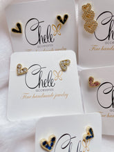 Load image into Gallery viewer, Microzirconia heart earrings